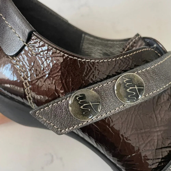 Un Tour en Ville Casual Funky Sgl Strap Patent Leather Shoes Brown Grey Sz 36 - Picture 11 of 12